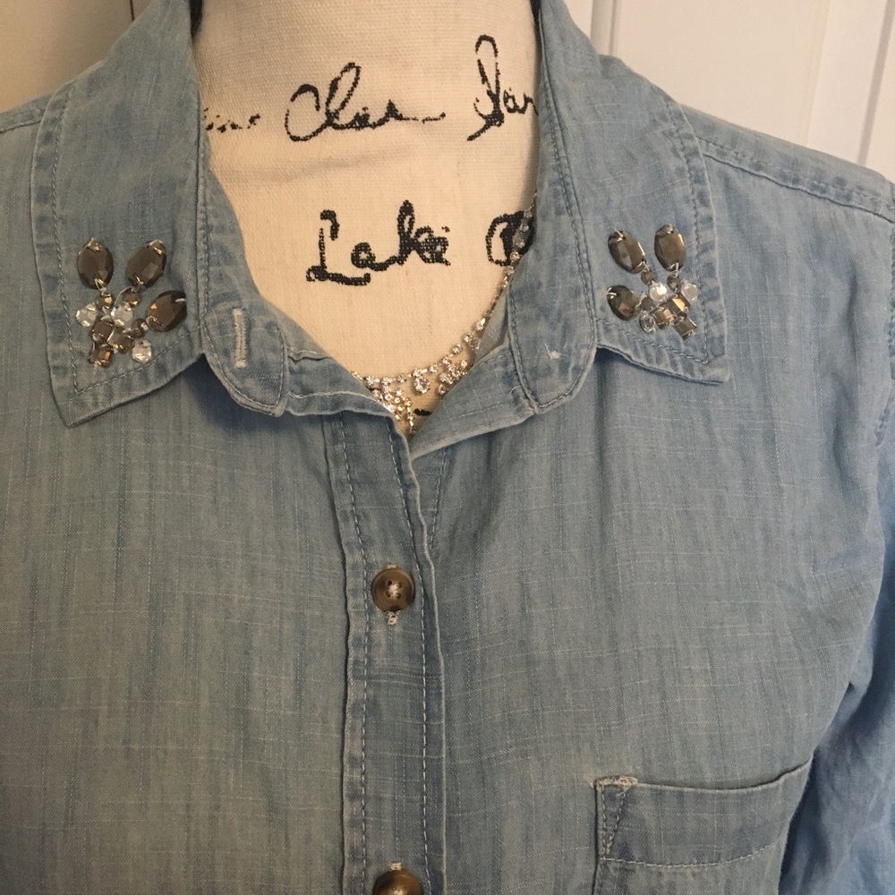🎯3/$30 The perfect chambray shirt